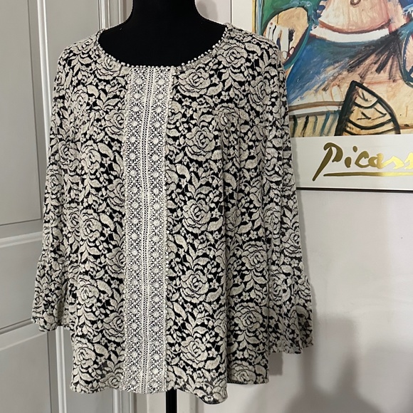 John Paul Richard Textured Floral Bell Sleeve, Black/Cream Blouse with Lace. - Picture 1 of 15